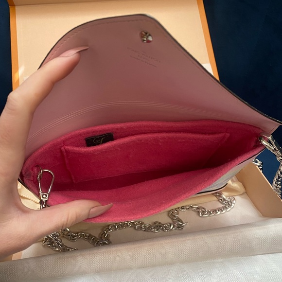 SOLD✨LOUIS VUITTON ESCALE POCHETTE✨ - Picture 11 of 14